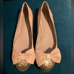 Vince Camuto peach leather flats with bow and gold glittered toe